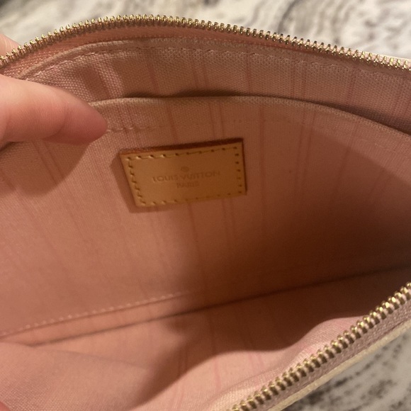 Louis Vuitton White Damier Azur Neverfull Pouch - Picture 6 of 7